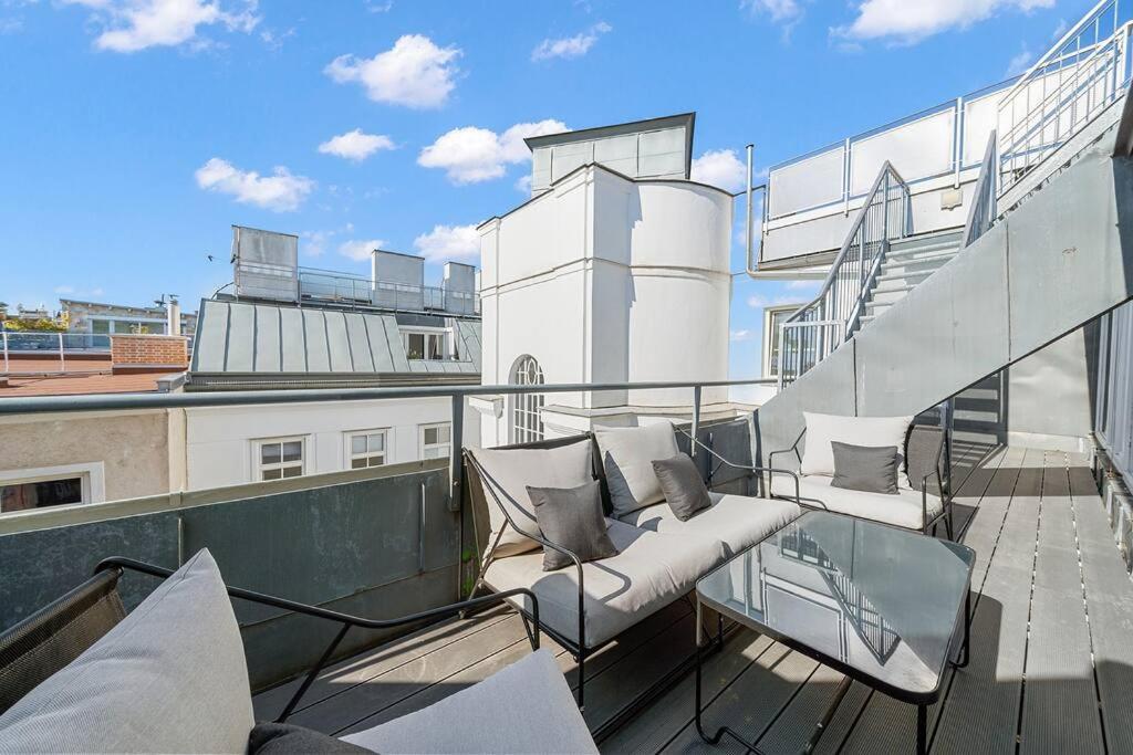 Designer Penthouse With Balcony *