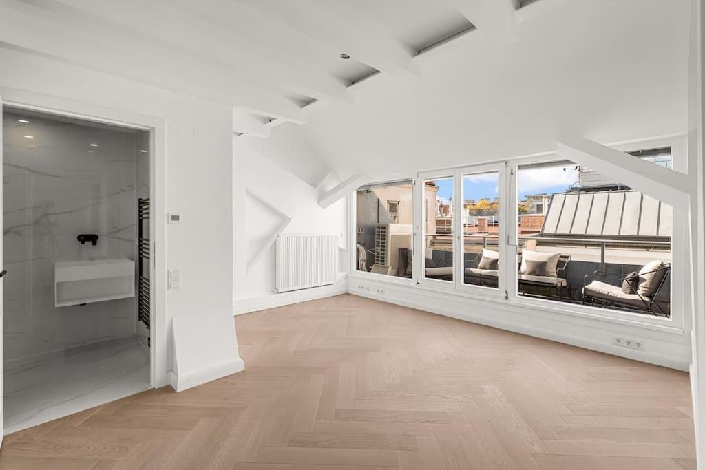 Apartment Designer Penthouse With Balcony *