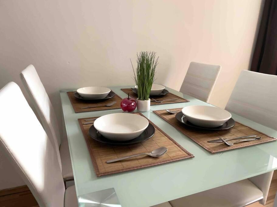 10 Min To Center & Hauptbahnhof Studio Apartment