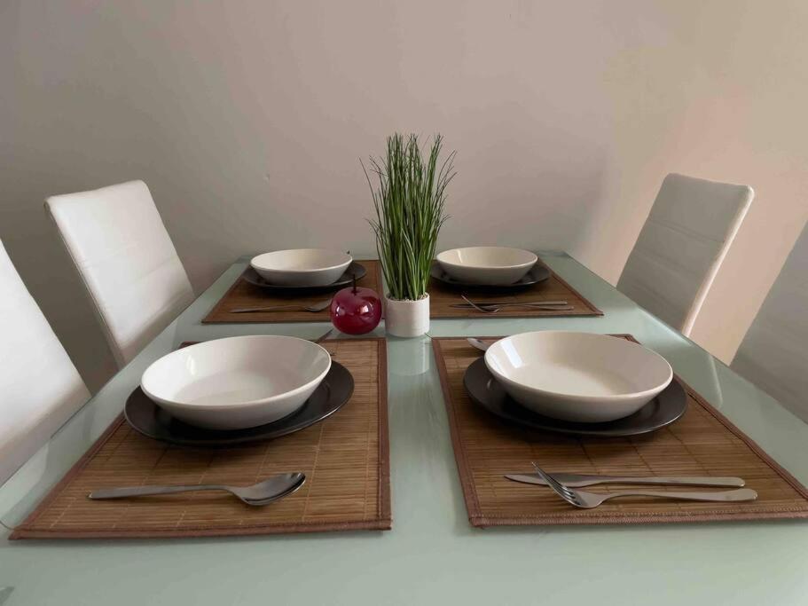10 Min To Center & Hauptbahnhof Studio Apartment *