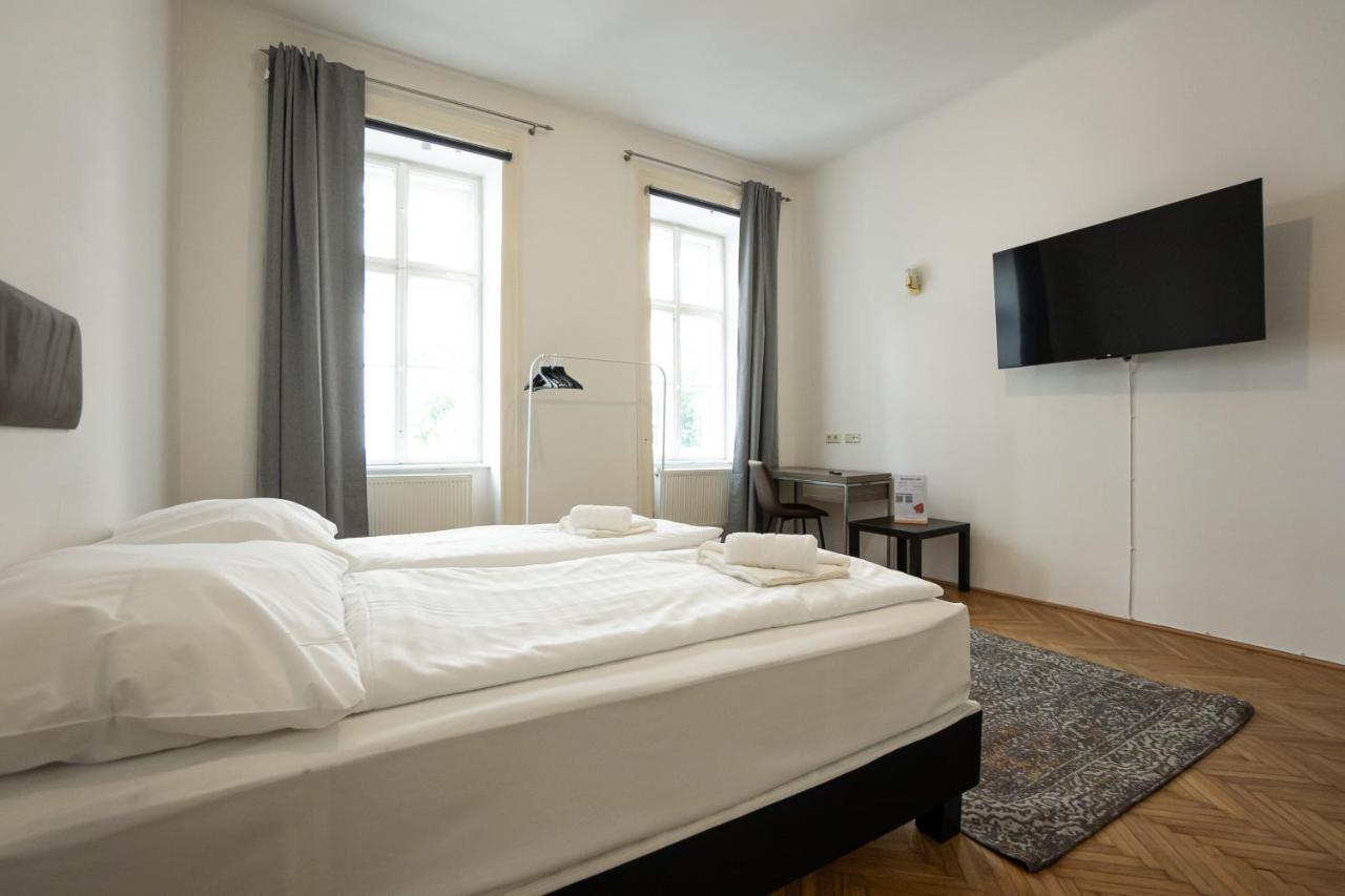 Central Spacious With A King-size Bed *