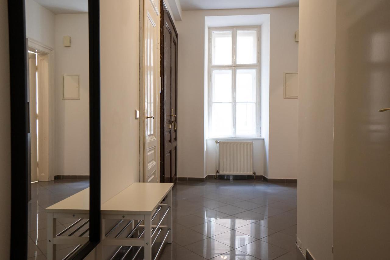 Central Spacious With A King-size Bed Apartamento Viena