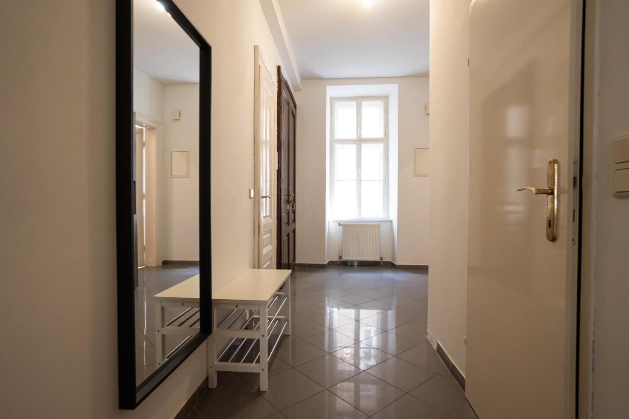 Central Spacious With A King-size Bed Viena