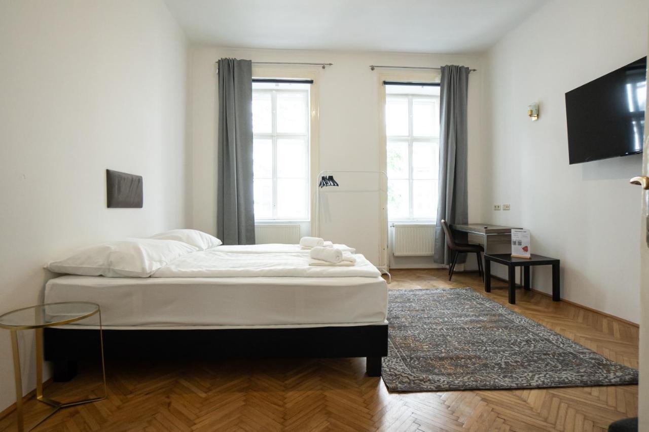 Central Spacious With A King-size Bed