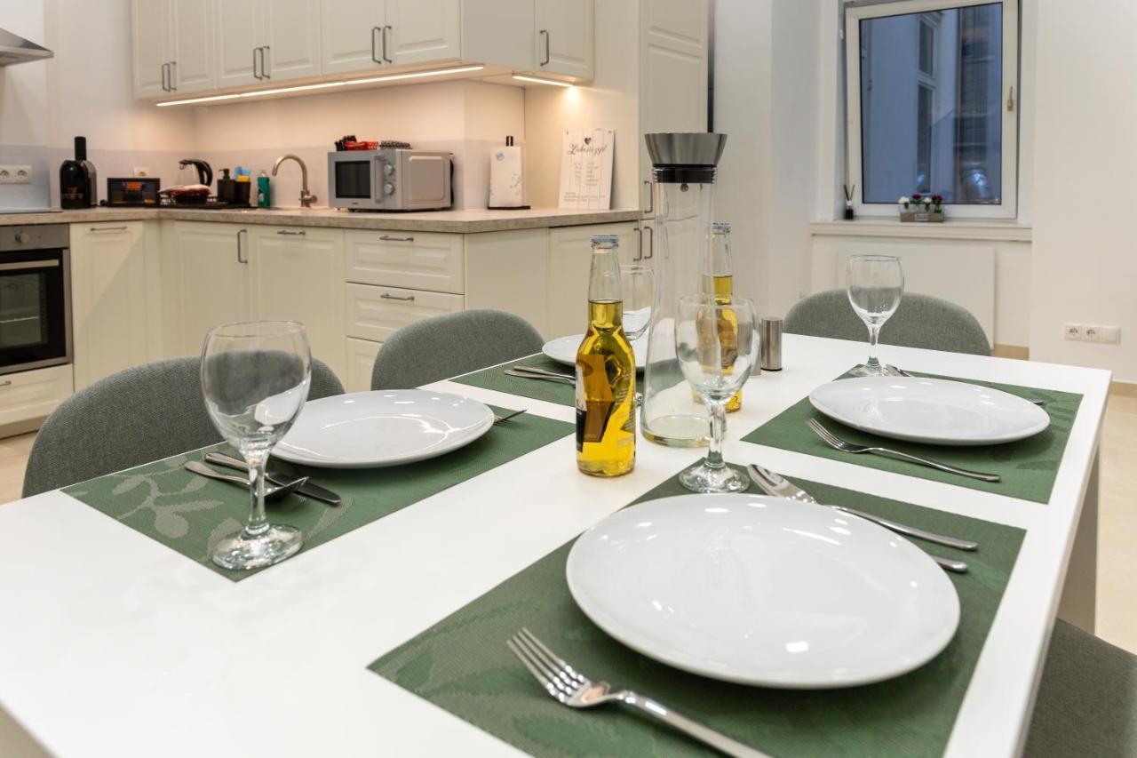 Family Deluxe A Stone Throw From The Centre And Danube Apartment Vienna
