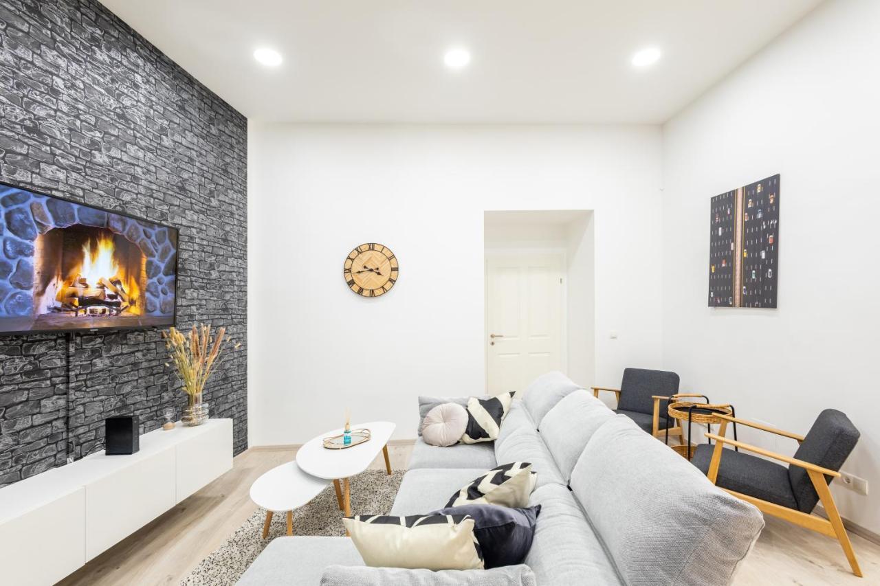 Family Deluxe A Stone Throw From The Centre And Danube Apartment