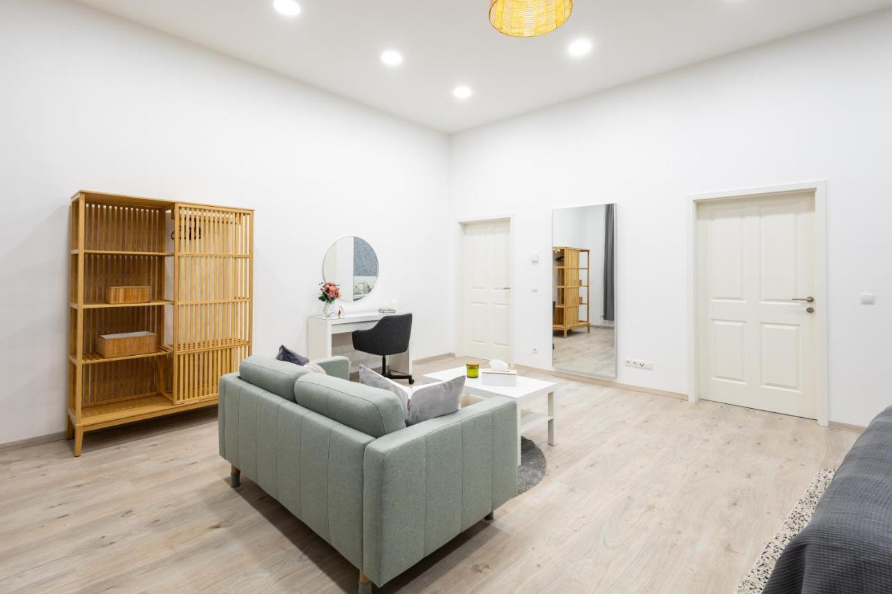Family Deluxe A Stone Throw From The Centre And Danube Apartment *