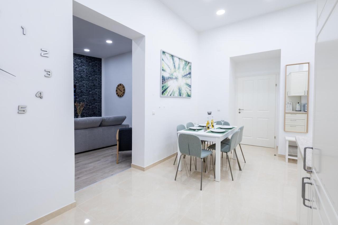 Apartment Family Deluxe A Stone Throw From The Centre And Danube *