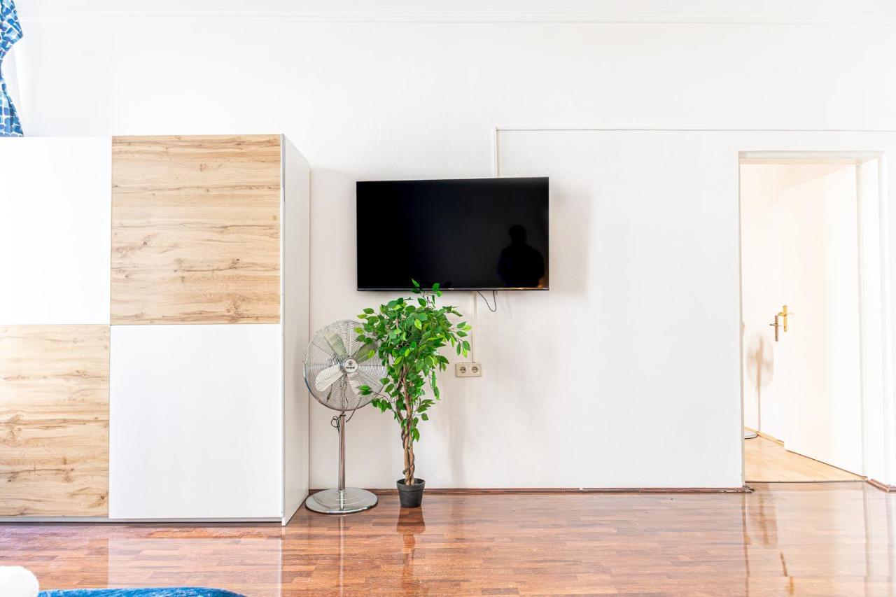 Elegant Haven: Stylish And Spacious 3br Apartment *