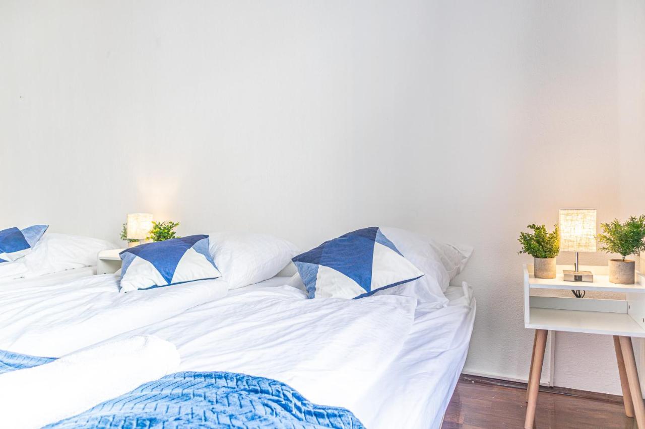 Elegant Haven: Stylish And Spacious 3br Apartment