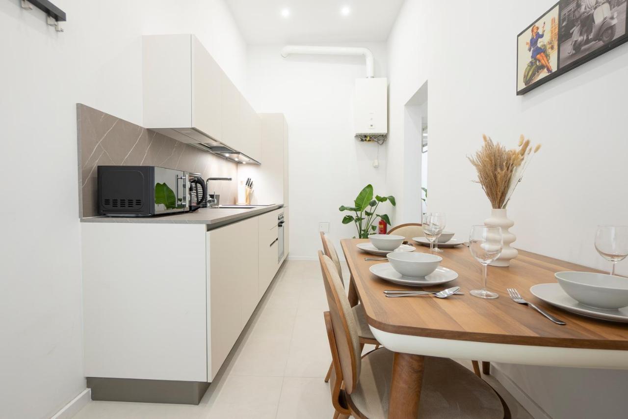 Fully Equipped, Renovated, Perfectly Located Flat Apartment *