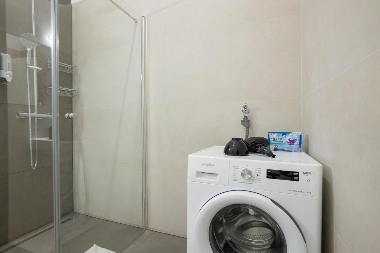 Fully Equipped, Renovated, Perfectly Located Flat Apartment *