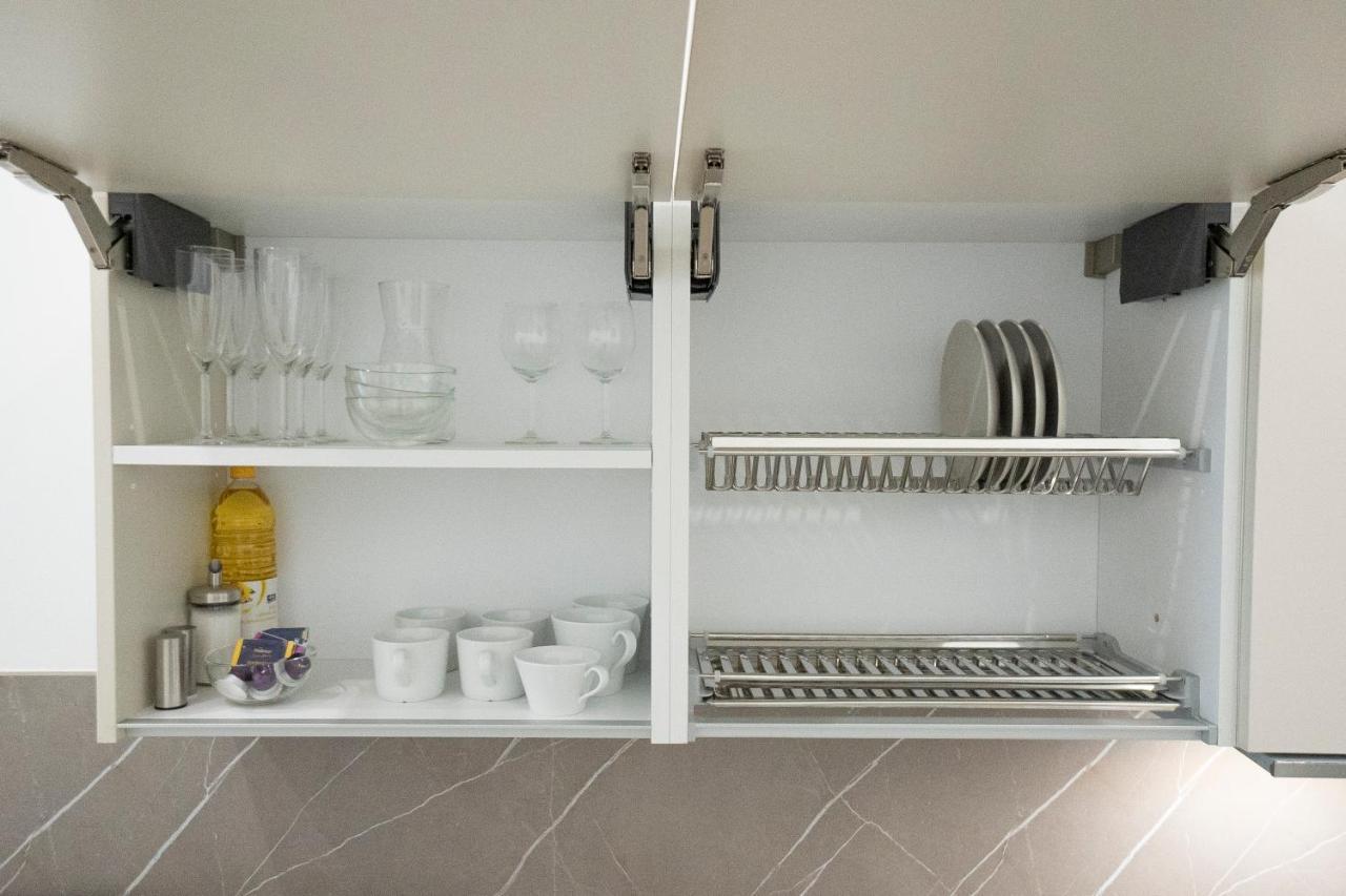 Fully Equipped, Renovated, Perfectly Located Flat Apartment *