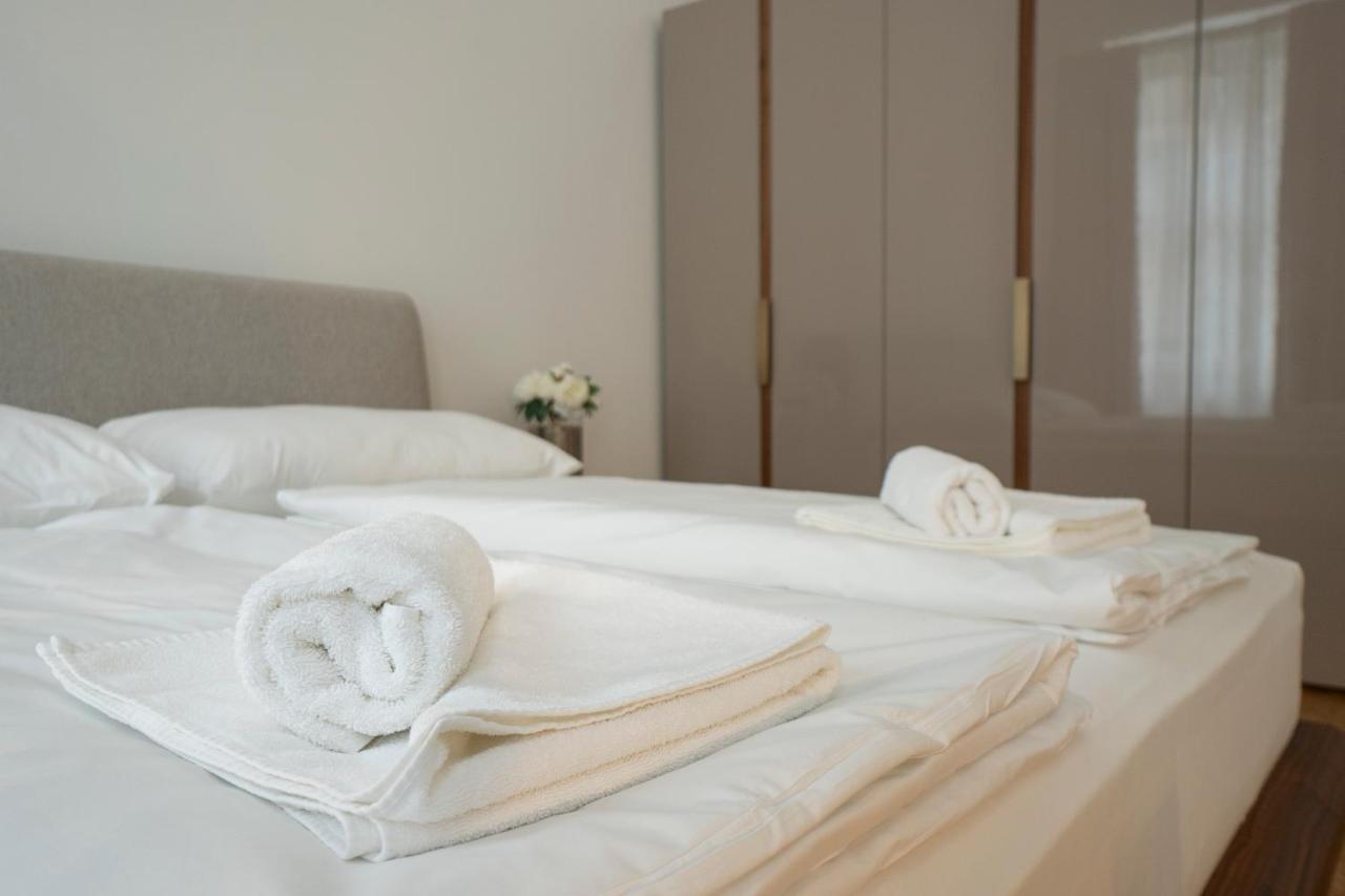 Fully Equipped, Renovated, Perfectly Located Flat Apartment *