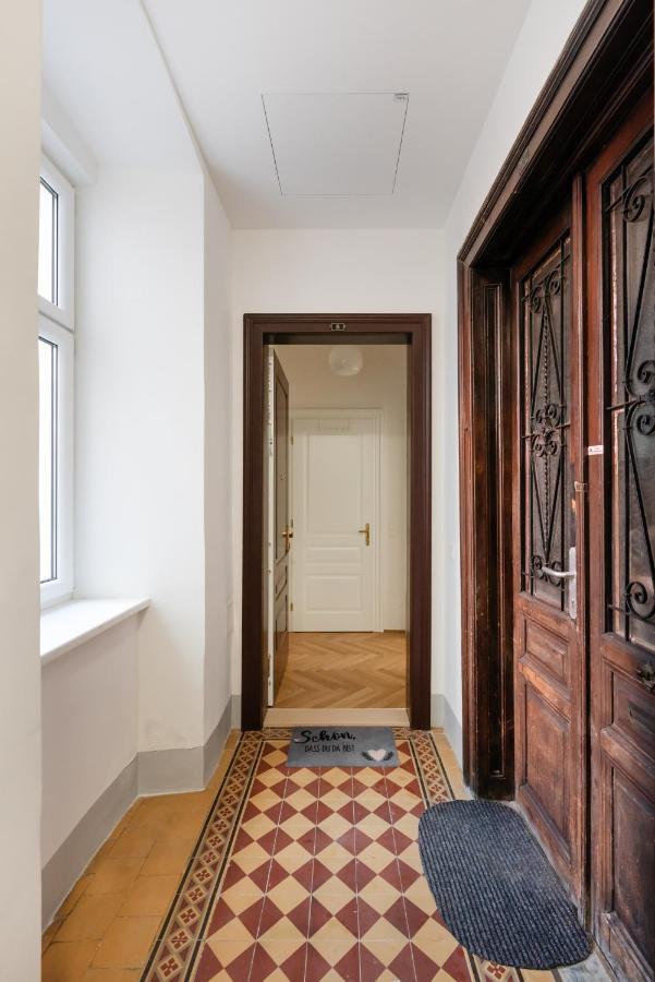Apartment Zwischen Schoenbrunn Und Zentrum, Neues In Gruenruhelage Bei Schoenbrunn Wien