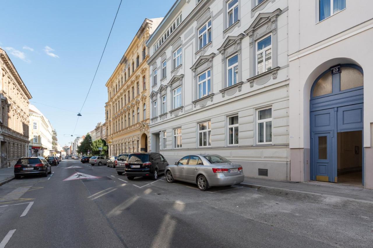 Zwischen Schoenbrunn Und Zentrum, Neues In Gruenruhelage Bei Schoenbrunn *