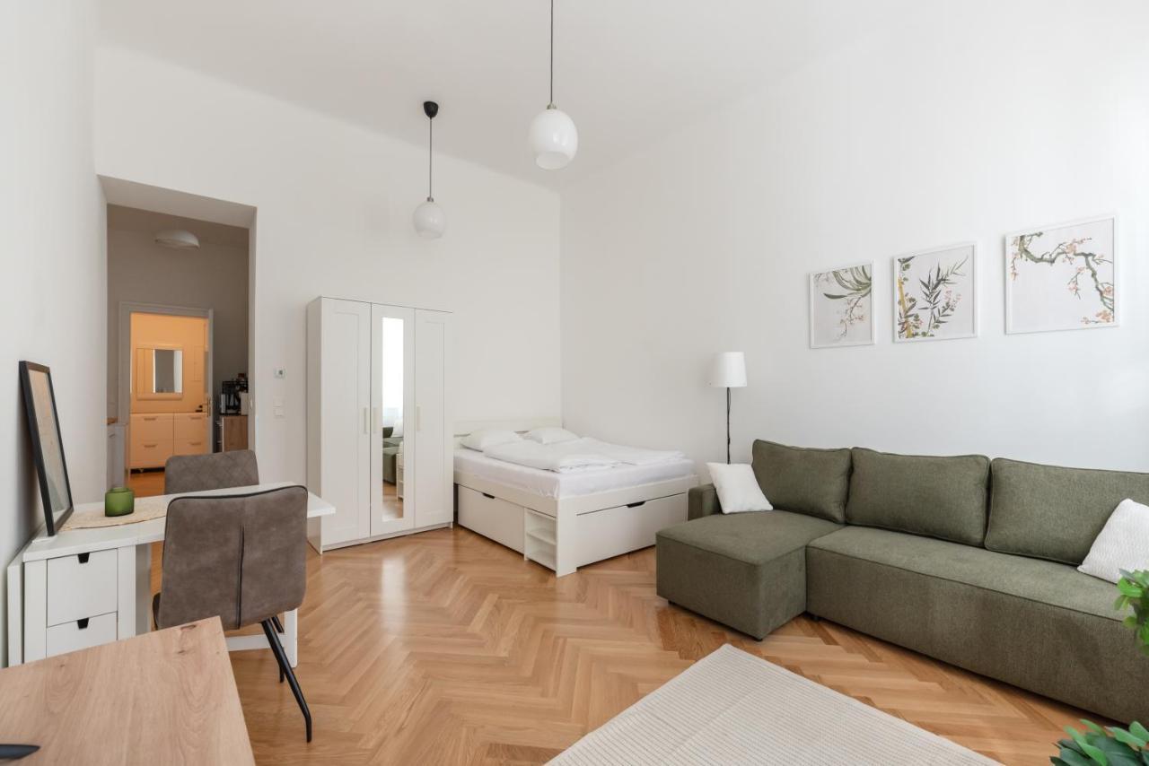 Apartment Zwischen Schoenbrunn Und Zentrum, Neues In Gruenruhelage Bei Schoenbrunn Wien
