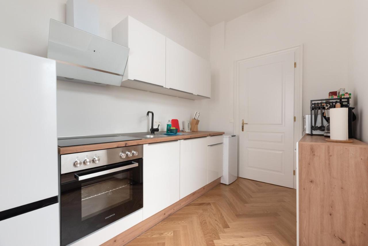 Zwischen Schoenbrunn Und Zentrum, Neues In Gruenruhelage Bei Schoenbrunn Apartment Wien