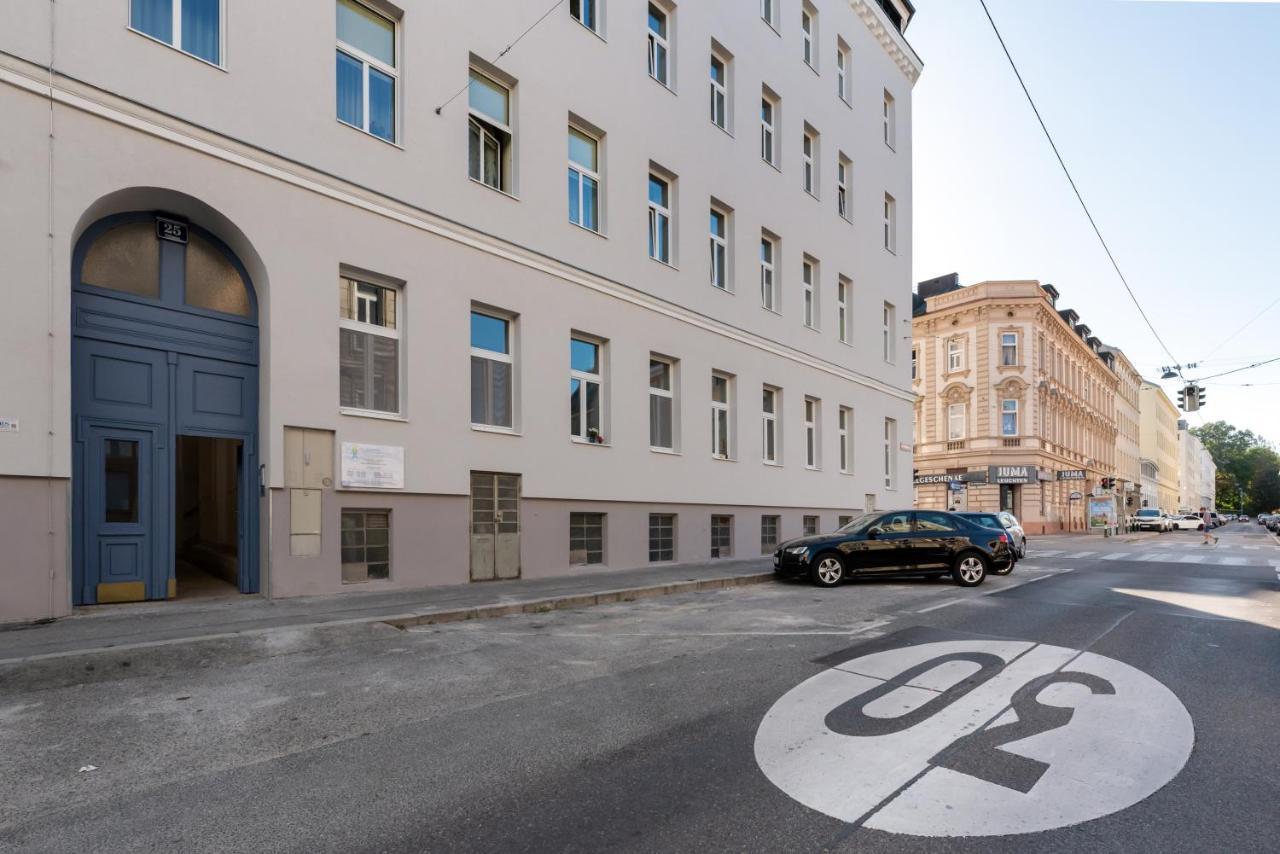 Zwischen Schoenbrunn Und Zentrum, Neues In Gruenruhelage Bei Schoenbrunn Apartment *