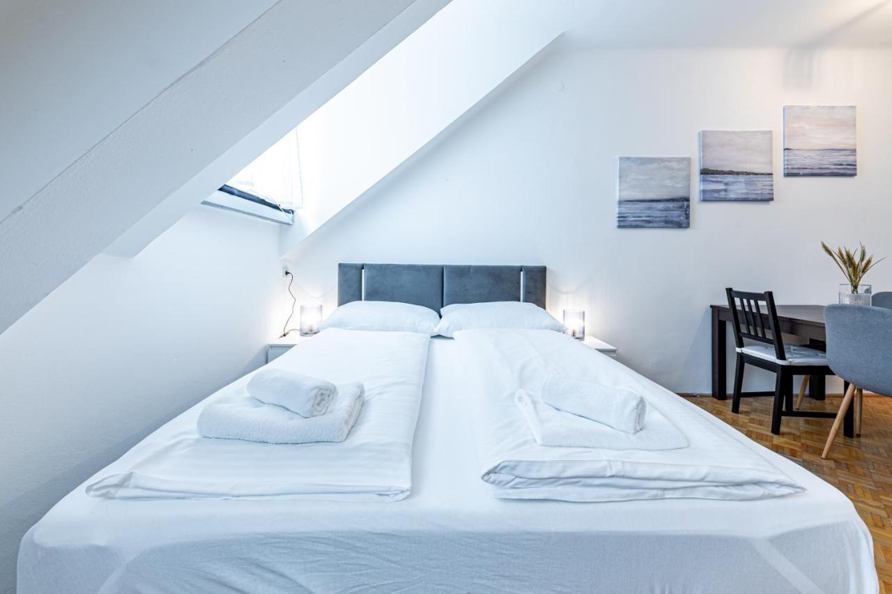 Apartment Rooftop Close To Main Station By Jr *