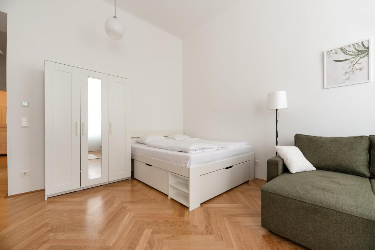 Zwischen Schoenbrunn Und Zentrum, Neues In Gruenruhelage Bei Schoenbrunn Appartamento Vienna