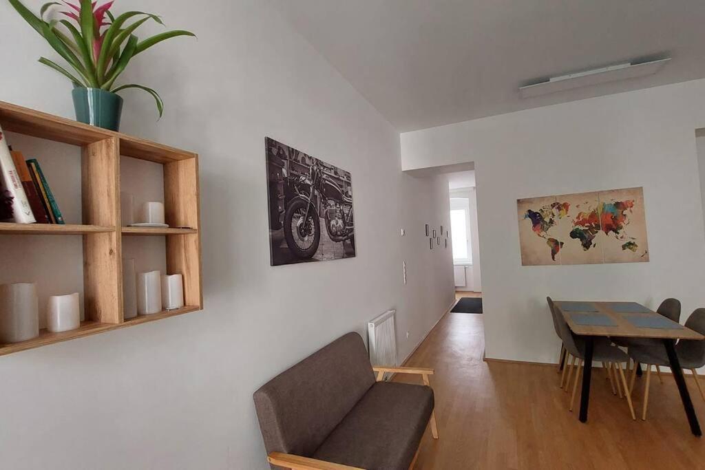 Channel Allee Apartment *