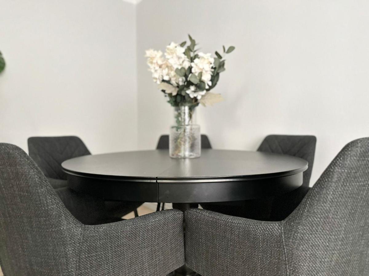 Balcony Apartment, 1 Min To U1 Reumannplatz Vienna