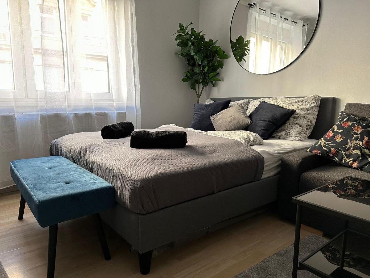 Balcony Apartment, 1 Min To U1 Reumannplatz Apartment