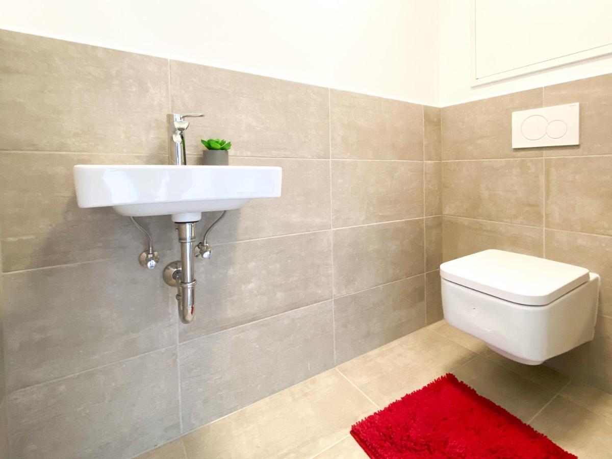 Penthouse Mit Parkplatz Und Balkon Vienna
