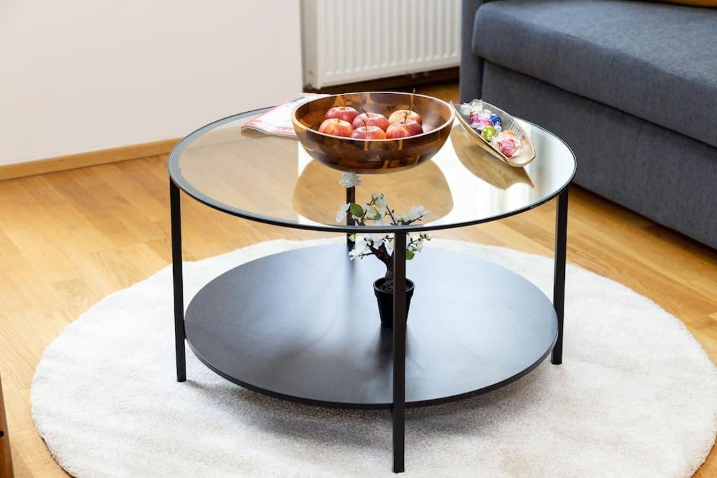 Sunny And Stylish - Free Parking - 15 Min To Center Apartment *