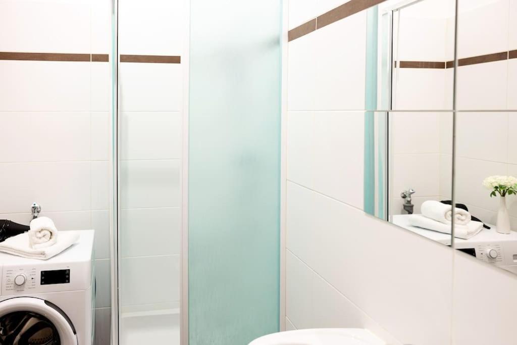 Sunny And Stylish - Free Parking - 15 Min To Center Apartment Wien