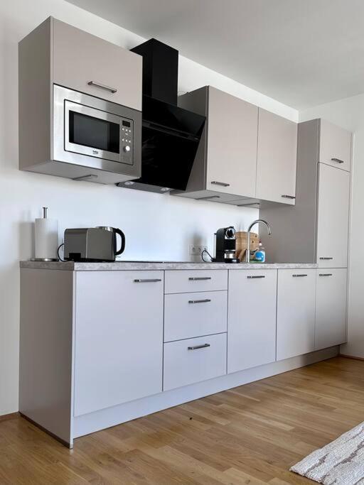 Chic & Modern In Beautiful L Hg30