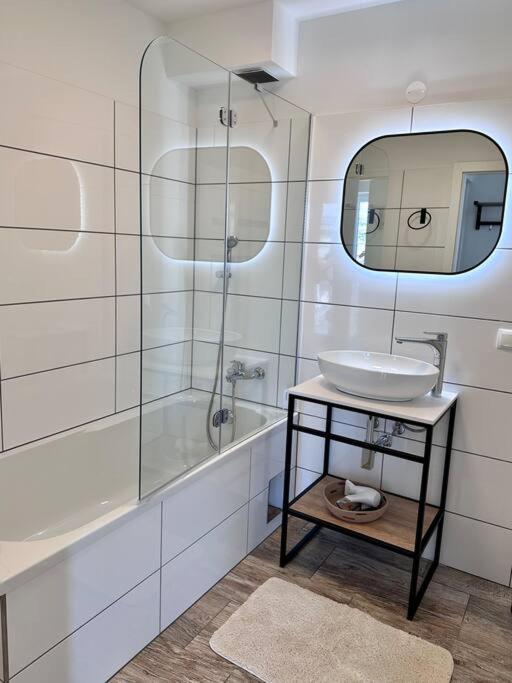 Chic & Modern In Beautiful L Hg30 Apartment