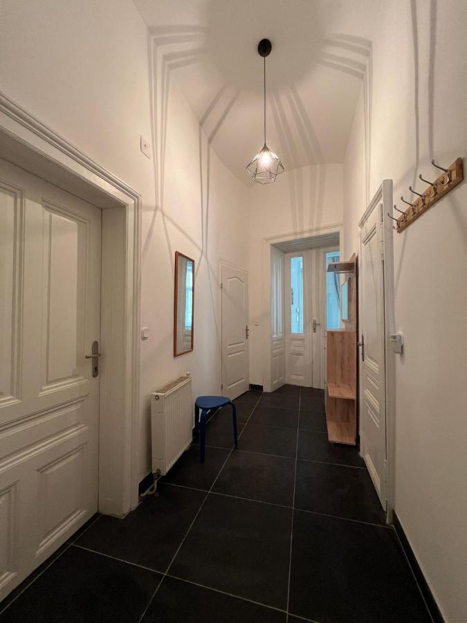 Centrally-located Authentic * Vienna