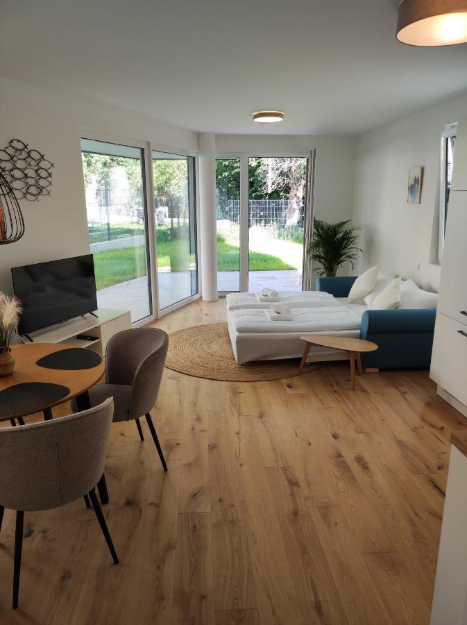 Apartment Roksox-home Gegenueber Der Uno-city Und Kaiserwasser