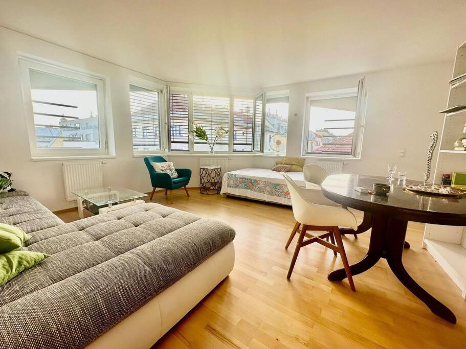 Apartment Charming Flat On Top Floor With Great View *