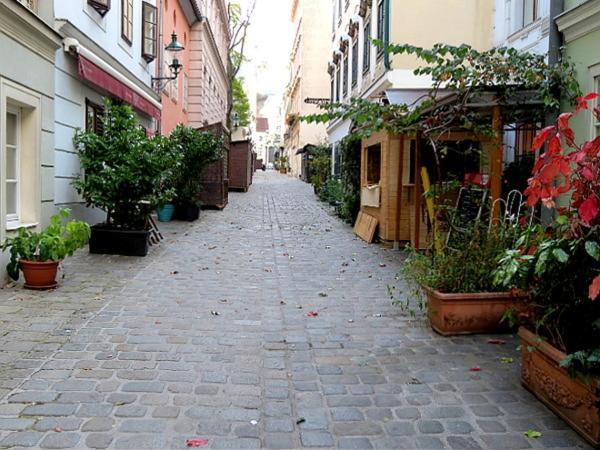 Old Industrial Central Atelier Apartamento *