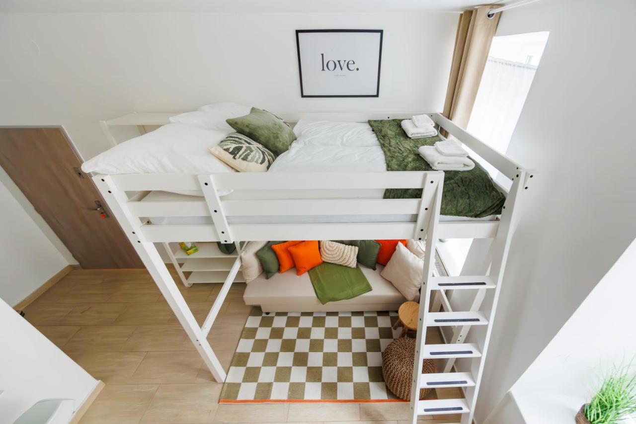 Market Compact Retreat Apartment Vienna