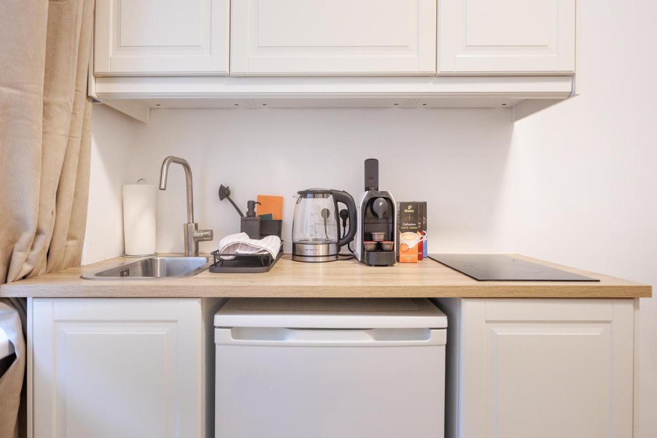 Apartment Market Compact Retreat