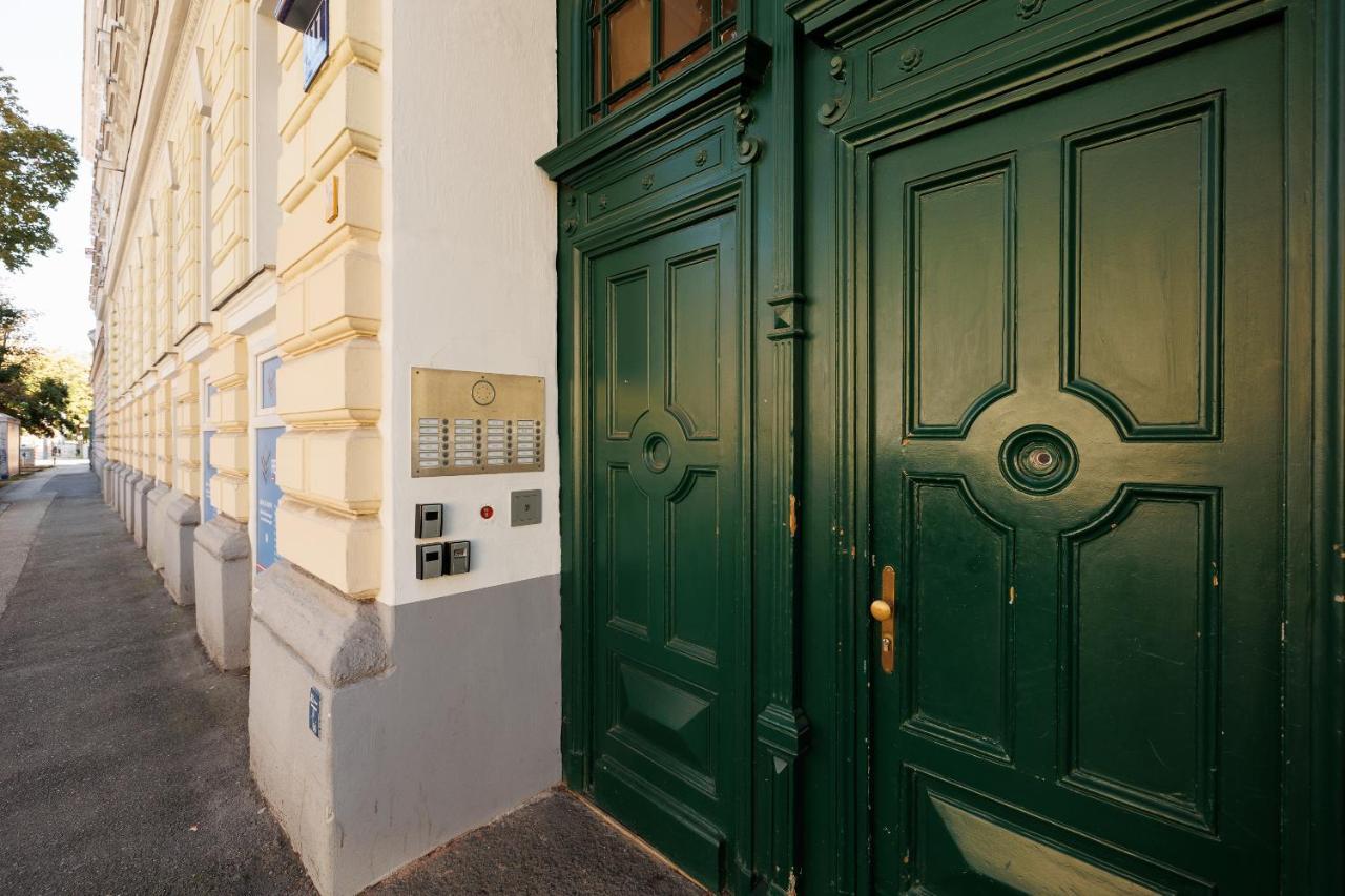 Next To Schoenbrunn Apartment