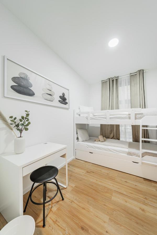 Hostel By Home2 *