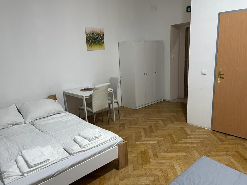 Easybook-in Hotel 2*