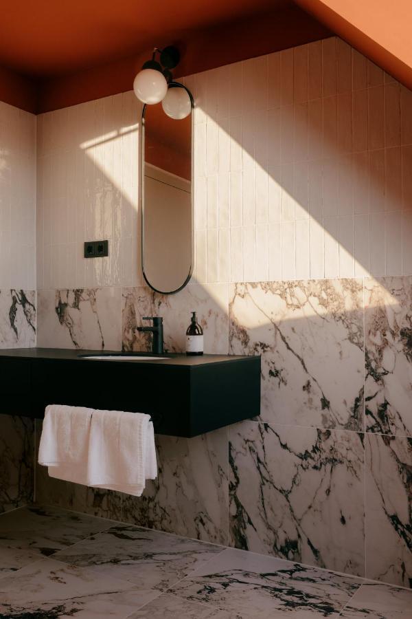 Weltwien Luxury Art & Free Parking Aparthotel 4*
