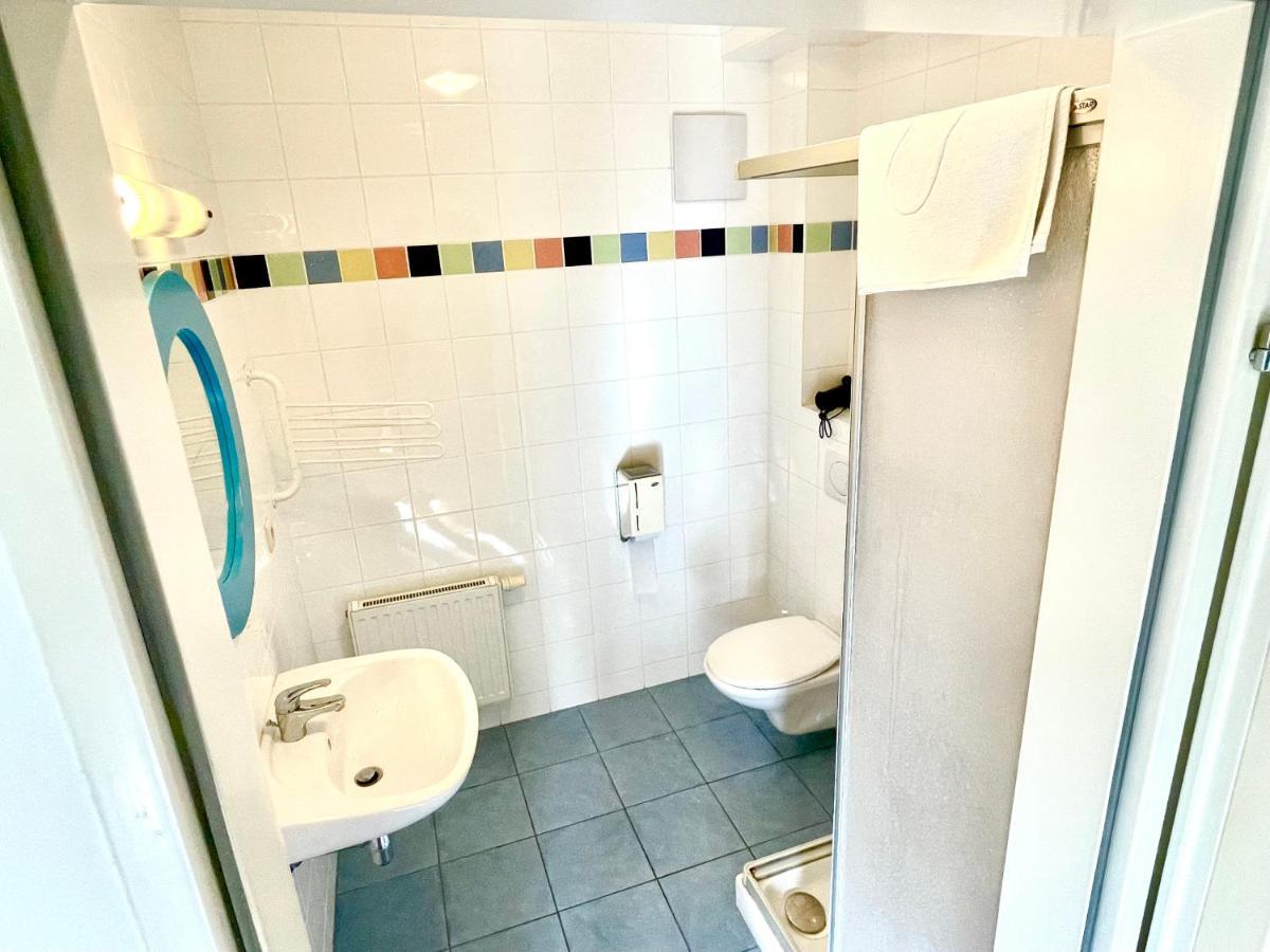Ostello Gaestezimmer Rothneusiedl *