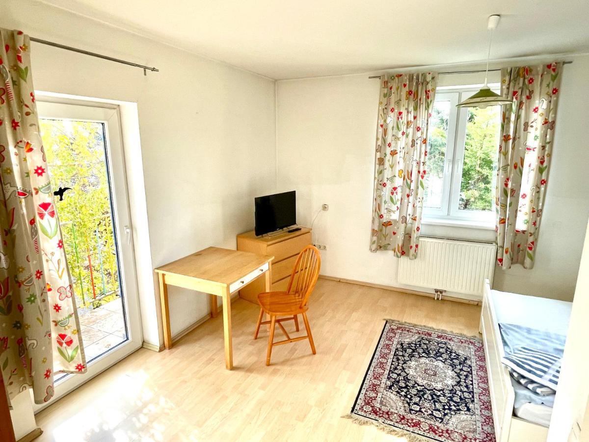 Hostel Gaestezimmer Rothneusiedl