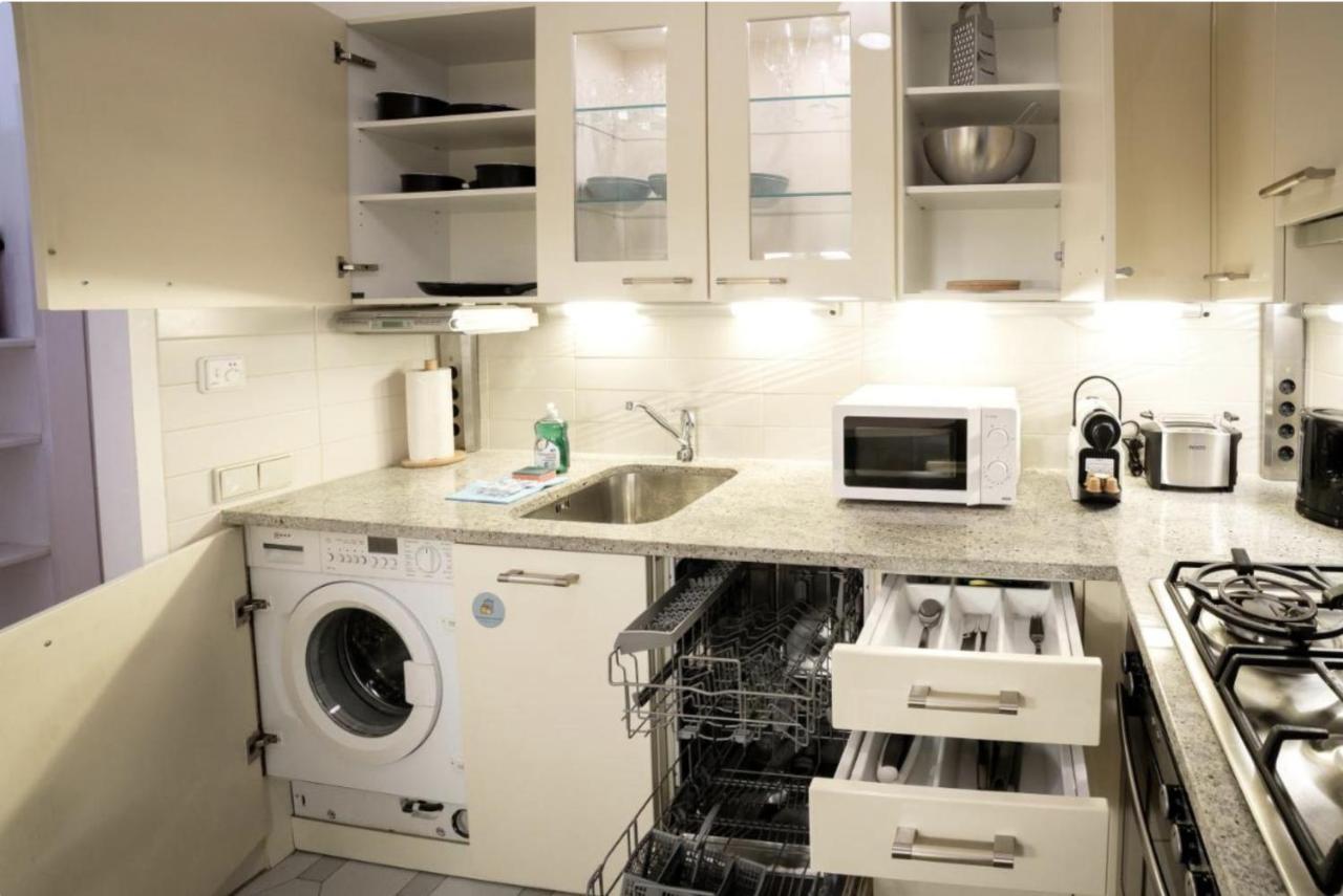 Calm 60m2 Flat Close To Center - Free Parking *