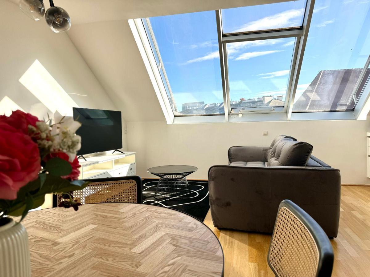 Residential Elegance: Yourvienna Classic In Center Viena