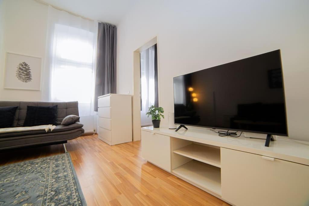 Modern Near Center 1br * Vienna
