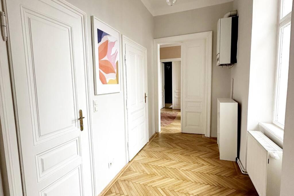 Apartment Ruhige & Grosse Altbauwohnung 7min Zum Zentrum *
