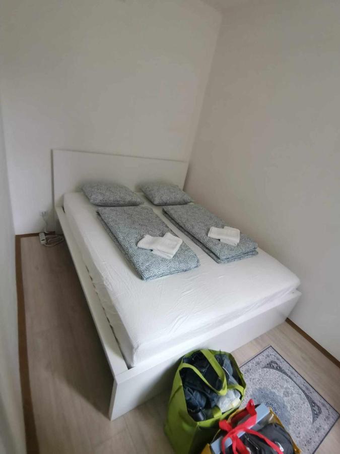 Metro 1 Min. Apartamento Viena